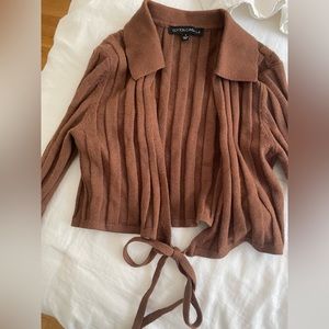 Cropped collared brown top